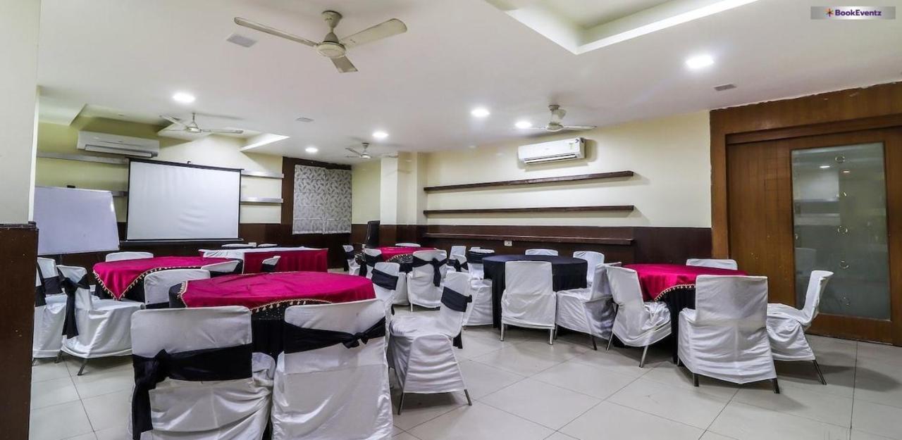 Hotel Mandakini Plaza Канпур Екстериор снимка