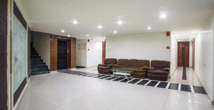 Hotel Mandakini Plaza Канпур Екстериор снимка