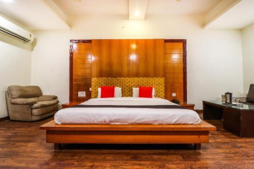 Hotel Mandakini Plaza Канпур Екстериор снимка