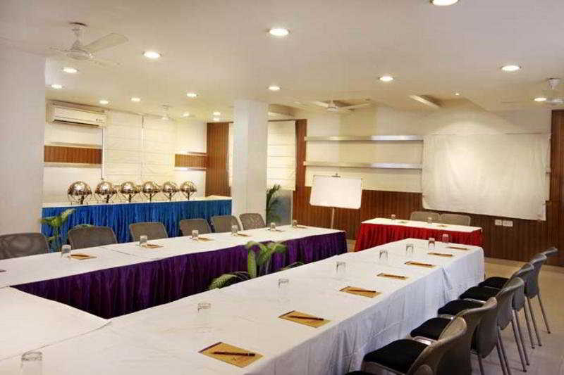 Hotel Mandakini Plaza Канпур Съоръжения снимка
