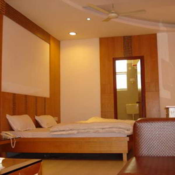 Hotel Mandakini Plaza Канпур Екстериор снимка